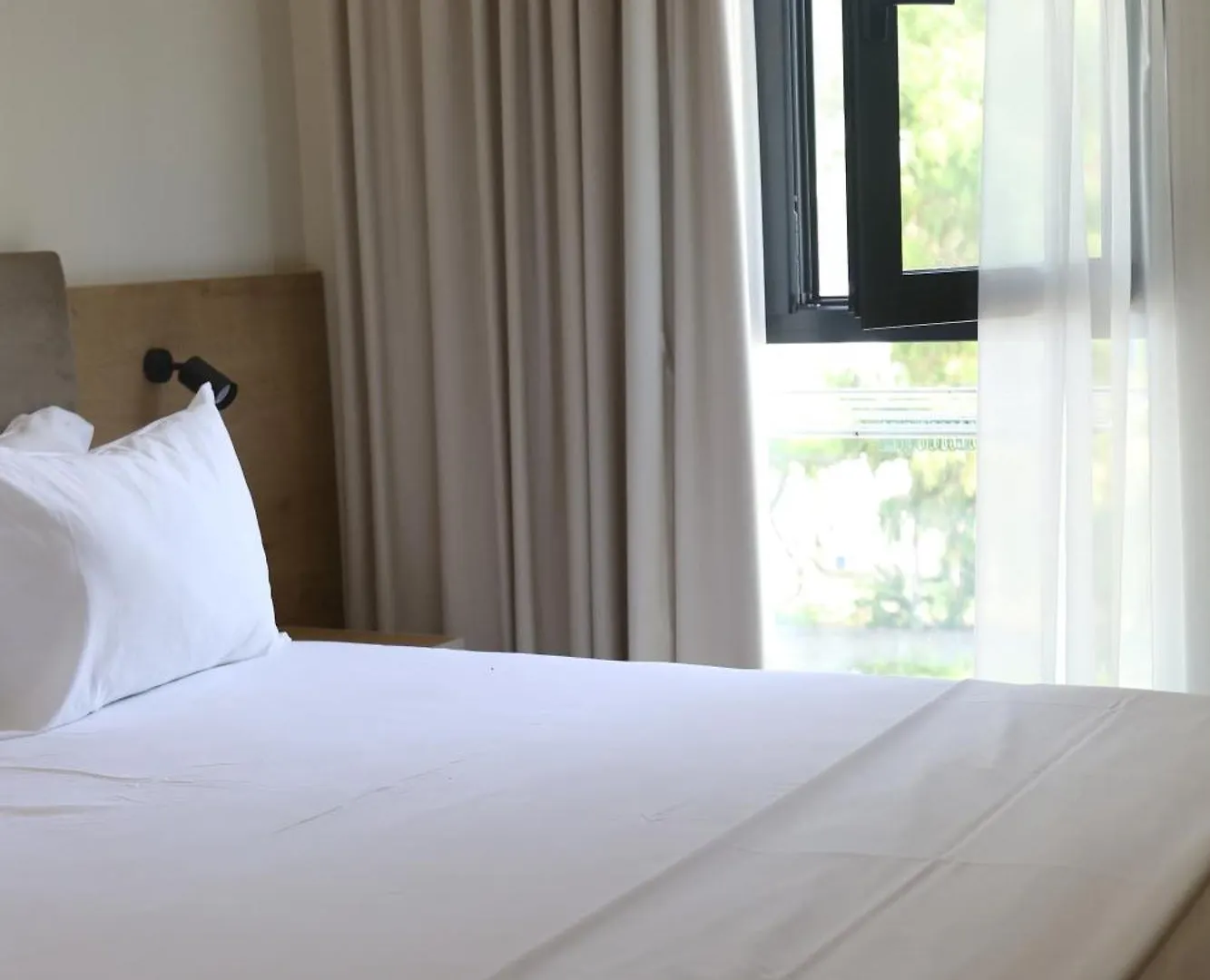 B&B Champagne, Vlore Bay Radhimë Bed & Breakfast